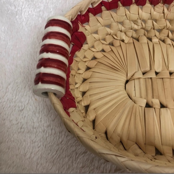 Natural woven basket - Picture 7 of 10
